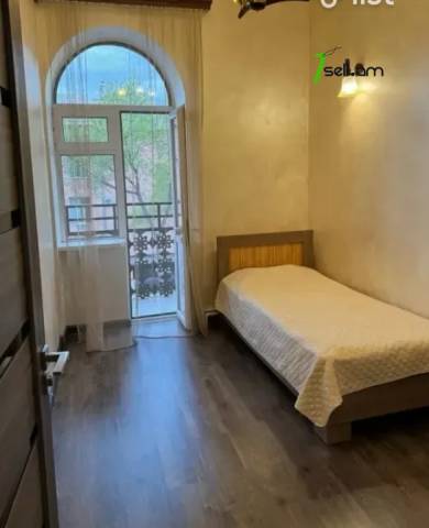 3 սենյականոց բնակարան Տերյան փողոցում, 83 քմ, բարձր առաստաղներ, եվրովերանորոգված, քարե շենք