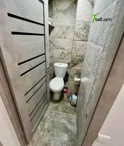 3 սենյականոց բնակարան Եզնիկ Կողբացու փողոցում, 75 ք.մ., 5/9 հարկ, եվրովերանորոգված