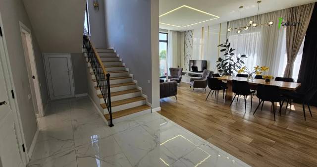 Երեք հարկանի քարե տուն, Avan-Arinj Առինջում, 800 քմ, 3+ սանհանգույց, կապիտալ վերանորոգված