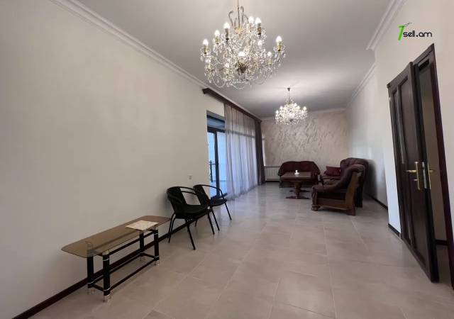 Երկու հարկանի քարե թաունհաուզ, Muracan St Էրեբունիում, 230 ք.մ., 3+ սանհանգույց