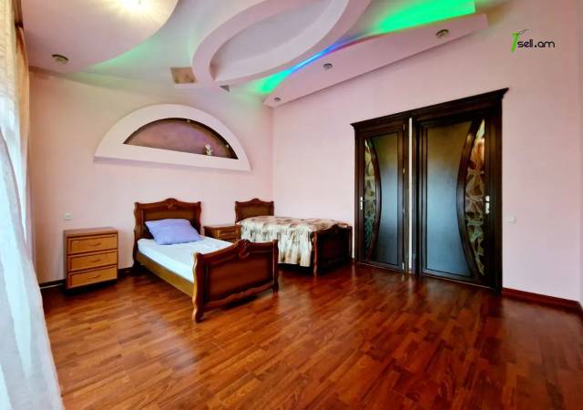 Երեք հարկանի քարե տուն, Համո Սահյան Արաբկիրում, 827 ք.մ., 3+ սանհանգույց, կապիտալ վերանորոգված