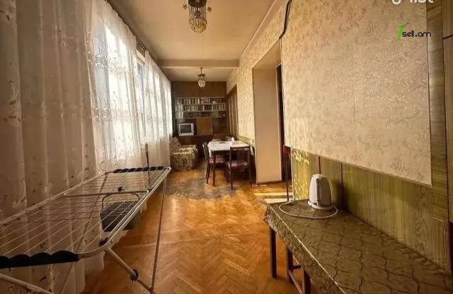 2 սենյականոց բնակարան Կուրղինյան փողոցում, 72 ք.մ., 2/4 հարկ, քարե շենք