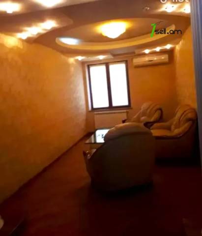 3 սենյականոց բնակարան Սայաթ-Նովայի պողոտայում, 105 ք.մ., 2 սանհանգույց, բարձր առաստաղներ