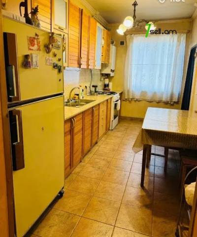 4 սենյականոց բնակարան Ազատության պողոտայում, 109 ք.մ., 2/5 հարկ, կապիտալ վերանորոգված, քարե շենք