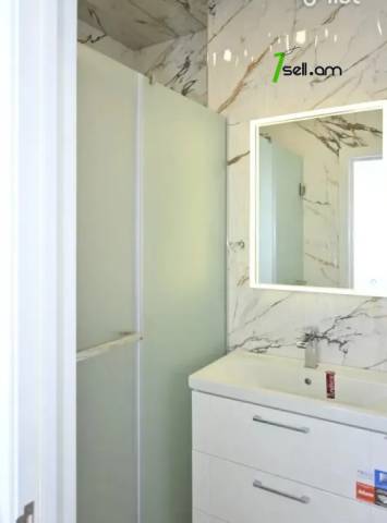 3 սենյականոց բնակարան նորակառույց շենքում Հանրապետության փողոցում, 55 քմ, նախավերջին հարկ