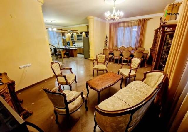 Երկու հարկանի քարե տուն, Դավթաշեն վարչական շրջան Դավիթաշենում, 650 ք.մ., 2 սանհանգույց