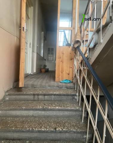 Երկու հարկանի քարե տուն Ավան 5-րդ փողոցում Ավանում, 640 ք.մ., 2 սանհանգույց