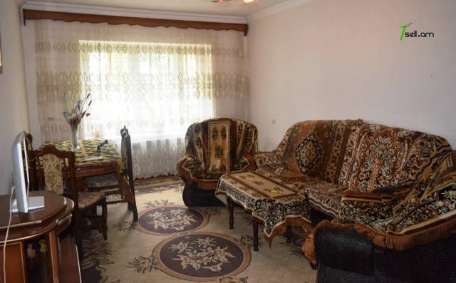 3 սենյականոց բնակարան Եղիշե Չարենցի փողոցում, 84 քմ, 1/4 հարկ, եվրովերանորոգված