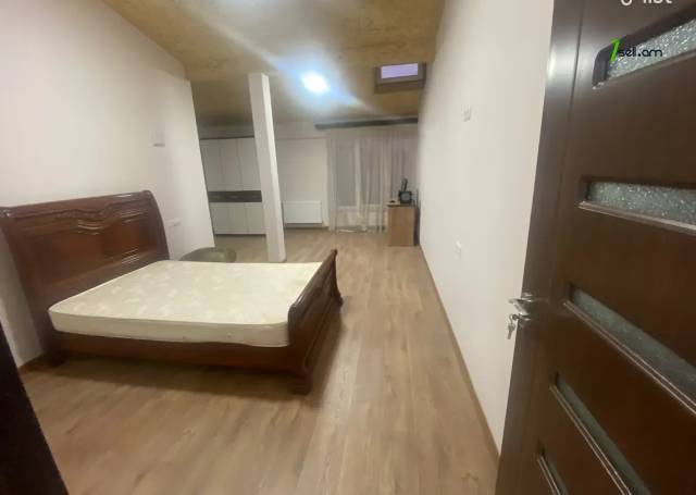 Երեք հարկանի քարե տուն, Նոյ թաղամաս Աջափնյակում, 331 ք.մ., 3+ սանհանգույց