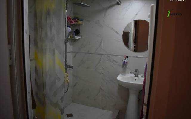 4 սենյականոց բնակարան Մոլդովական փողոցում, 65 քմ, մասնակի վերանորոգում, քարե շենք