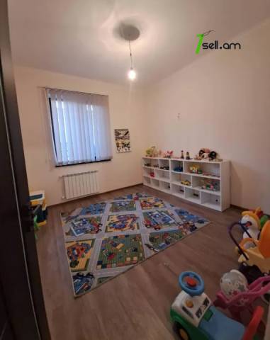 Բազմաֆունկցիոնալ գույք Գյուրջյան փողոցում Նոր Նորքում, 400 ք.մ.