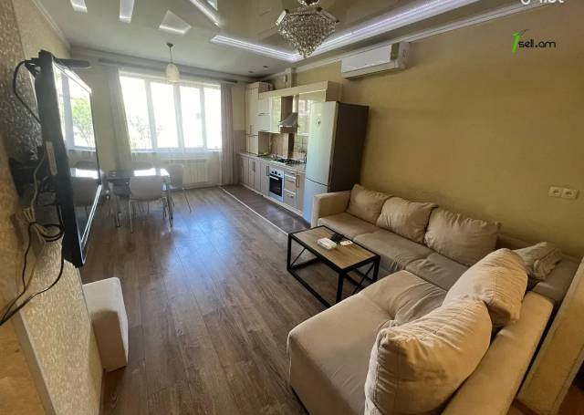 4 սենյականոց բնակարան Սայաթ-Նովայի պողոտայում, 86 քմ, 4/7 հարկ, 2 սանհանգույց, կապիտալ վերանորոգված