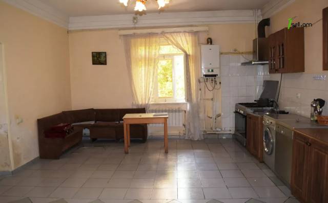 Երկու հարկանի քարե տուն, Պավլովի փողոցի 2-րդ նրբանցք Գյումրիում, 286 ք.մ., 2 սանհանգույց