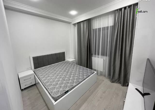 3 սենյականոց բնակարան նորակառույց շենքում Հանրապետության փողոցում, 55 ք.մ., բարձր առաստաղներ