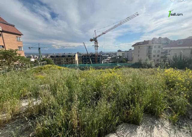 Հողատարածք բնակելի շինությունների համար Վերին Անտառային փողոցում կենտրոնում, 1640 քմ