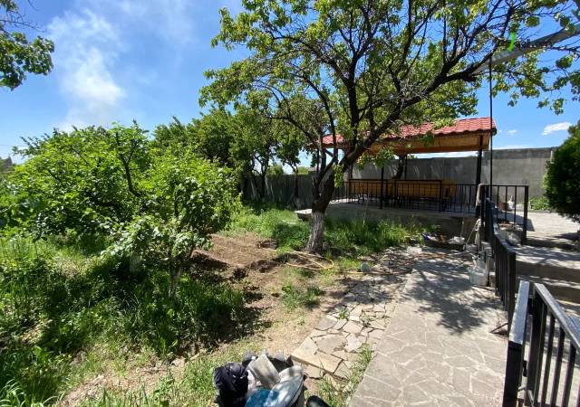 Մեկ հարկանի քարե տուն Կարբիում, 130 ք.մ., կապիտալ վերանորոգված