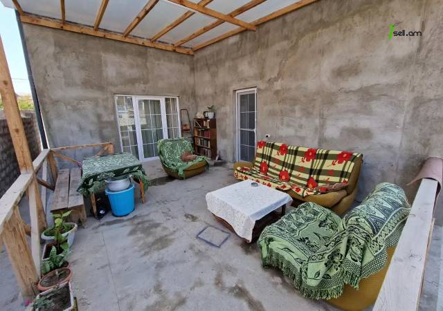 Երկու հարկանի քարե տուն Ավանում, 530 ք.մ., 2 սանհանգույց, կապիտալ վերանորոգված