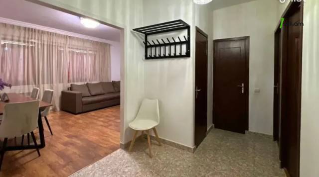 3 սենյականոց բնակարան Զաքարիա Քանաքեռցու փողոցում, 80 քմ, 5/9 հարկ, մի քանի պատշգամբ