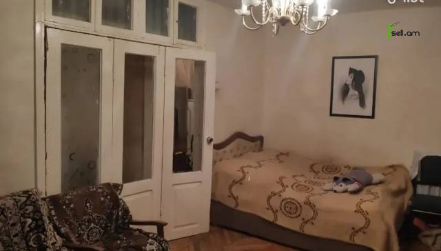 2 սենյականոց բնակարան Ֆուչիկի փողոցում, 38 ք.մ., նախավերջին հարկ, քարե շենք