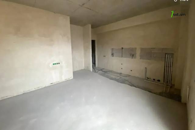 3 սենյականոց բնակարան նորակառույց շենքում Ծարավ Աղբյուրի փողոցում, 82 քմ, բարձր առաստաղներ