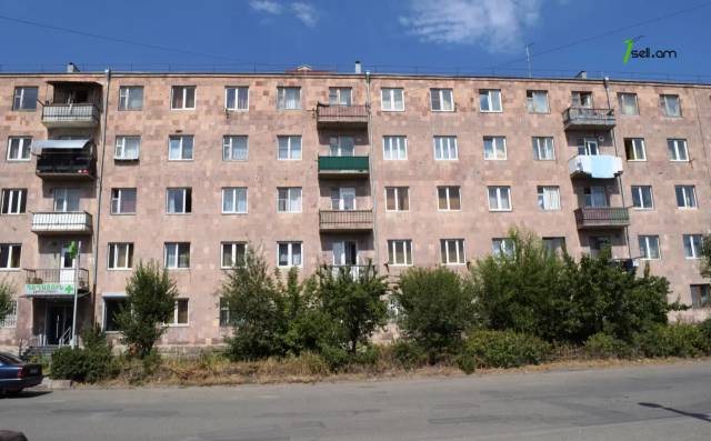 3 սենյականոց բնակարան Միխայիլ Սալտիկով-Շեդրինի փողոցում, 73 ք.մ., եվրովերանորոգված, քարե շենք