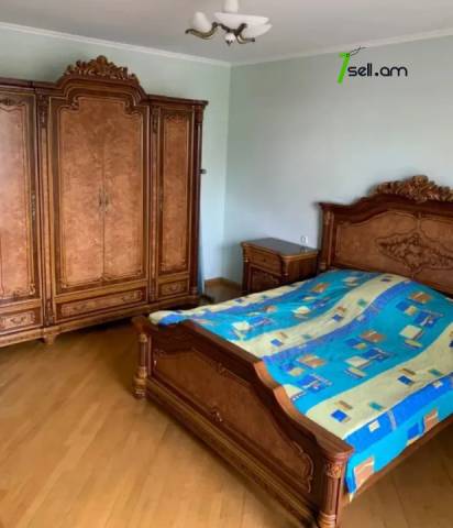 2 սենյականոց բնակարան Դերենիկ Դեմիրճյանի փողոցում, 90 ք.մ., 2/5 հարկ, կապիտալ վերանորոգված