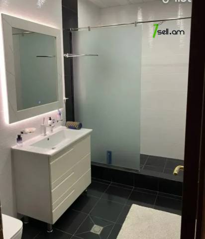 3 սենյականոց բնակարան նորակառույց շենքում Մամիկոնյանց փողոցում, 123 ք.մ., 2 սանհանգույց