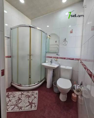 Երեք հարկանի քարե տուն Խնկո Ապոր փողոցում Արաբկիրում, 410 ք.մ., 3+ սանհանգույց, կապիտալ վերանորոգված