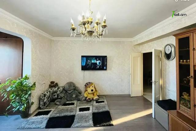 3 սենյականոց բնակարան Արցախի պողոտայում, 71 ք.մ., նախավերջին հարկ, կապիտալ վերանորոգված