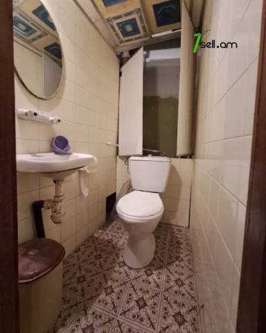 4 սենյականոց բնակարան Երվանդ Քոչարի փողոցում, 104 ք.մ., մի քանի պատշգամբ, նախավերջին հարկ