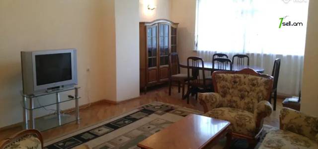 4 սենյականոց բնակարան Կոմիտասի պողոտայում, 110 քմ, նախավերջին հարկ, 2 սանհանգույց, բարձր առաստաղներ