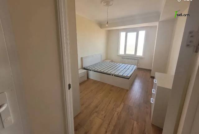 4 սենյականոց բնակարան Խաղաղ Դոնի փողոցում, 110 ք.մ., 10/12 հարկ, կապիտալ վերանորոգված