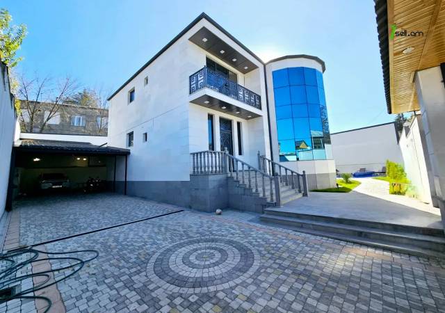 Երկու հարկանի քարե տուն Գարեգին Հովսեփյանի փողոցում Նորք Մարաշում, 950 քմ, 3+ սանհանգույց