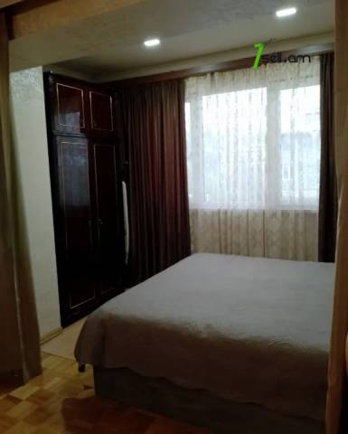 1 սենյականոց բնակարան Քաջազնունի փողոցում, 40 քմ, նախավերջին հարկ, կապիտալ վերանորոգված, քարե շենք