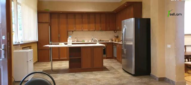 Երկու հարկանի քարե տուն Նորքի 1-ին փողոցում Նորք Մարաշում, 800 ք.մ., 3+ սանհանգույց