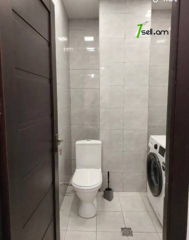 3 սենյականոց բնակարան նորակառույց շենքում Նիկողայոս Ադոնցի փողոցում, 75 ք.մ., 2 սանհանգույց