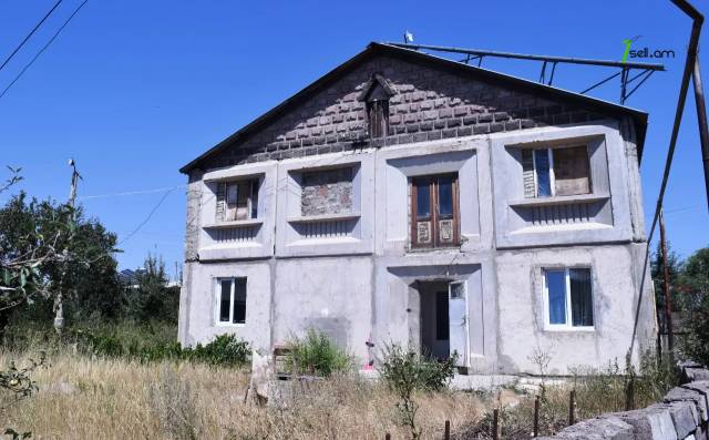 Երկու հարկանի քարե տուն, Վ. Սարգսյան 2-րդ թաղամաս Գյումրիում, 213 ք.մ., 2 սանհանգույց