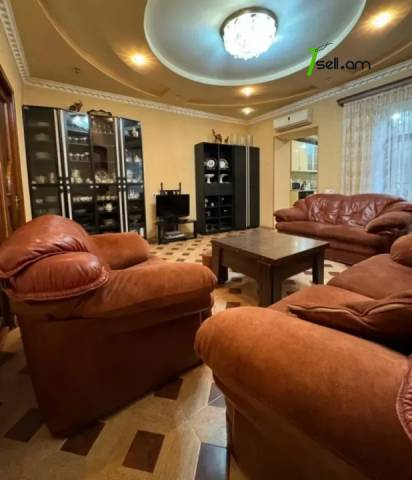 Մեկ հարկանի քարե տուն Ադանայի փողոցում կենտրոնում, 80 քմ, եվրովերանորոգված