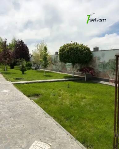 Երկու հարկանի քարե տուն, Դուրյան թաղամաս Ավանում, 2400 ք.մ., 3+ սանհանգույց, մեծ հողամաս