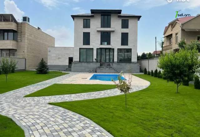 Երեք հարկանի քարե տուն Ծարավ Աղբյուրի փողոցում Ավանում, 700 քմ, 3+ սանհանգույց