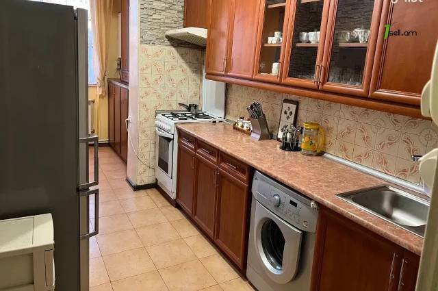 3 սենյականոց բնակարան Նելսոն Ստեփանյան փողոցում, 78 քմ, 5/9 հարկ, կապիտալ վերանորոգված