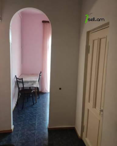 1 սենյականոց բնակարան Եղիշե Թադևոսյան փողոցում, 40 ք.մ., կոսմետիկ վերանորոգում, քարե շենք