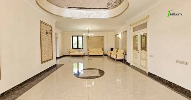 Երկու հարկանի քարե տուն, Արմենակ Արմենակյան անցուղի Նորք Մարաշում, 1800 քմ, 3+ սանհանգույց