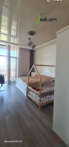 Երեք հարկանի տուն, Դուրյան թաղամաս Ավանում, 360 ք.մ., 2 սանհանգույց, եվրովերանորոգված