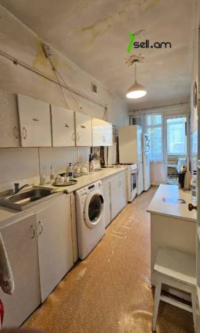 3 սենյականոց բնակարան Գյուլիքեխվյան փողոցում, 77 քմ, կոսմետիկ վերանորոգում, քարե շենք