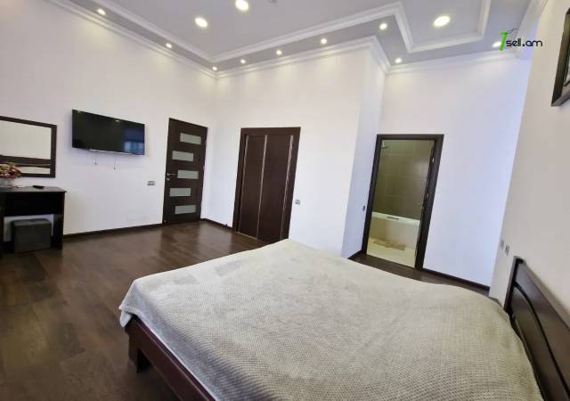 Երեք հարկանի տուն Պարույր Սևակի փողոցում Ավանում, 800 ք.մ., 3+ սանհանգույց, կապիտալ վերանորոգված