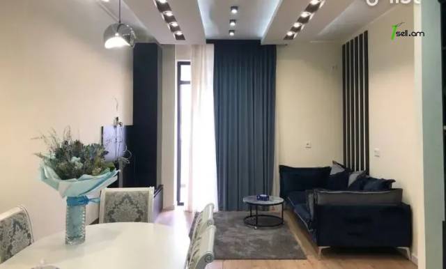 3 սենյականոց բնակարան նորակառույց շենքում Գրիբոյեդով փողոցում, 72 ք.մ., բարձր առաստաղներ