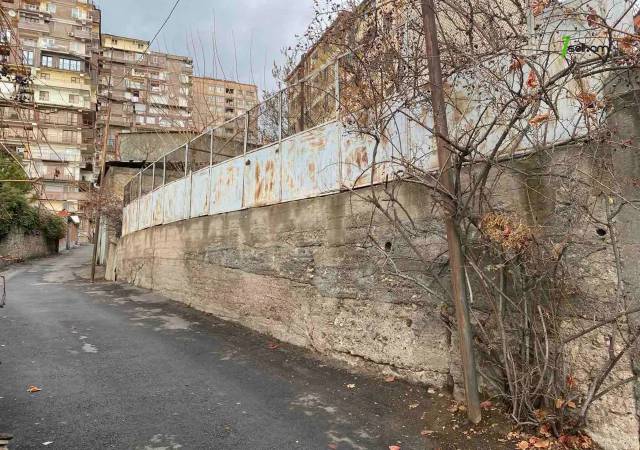 Հողատարածք բնակելի շինությունների համար Գյուլբենկյան փողոցում Արաբկիրում, 600 քմ