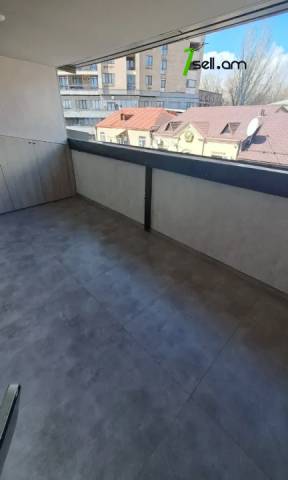 3 սենյականոց բնակարան նորակառույց շենքում Դերենիկ Դեմիրճյանի փողոցում, 135 ք.մ., նախավերջին հարկ