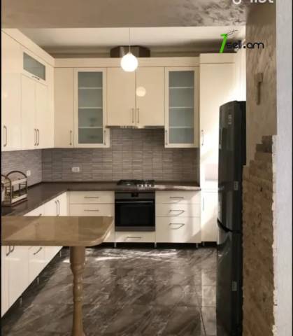 4 սենյականոց բնակարան Պարոնյան փողոցում, 105 քմ, 3/5 հարկ, 2 սանհանգույց, բարձր առաստաղներ